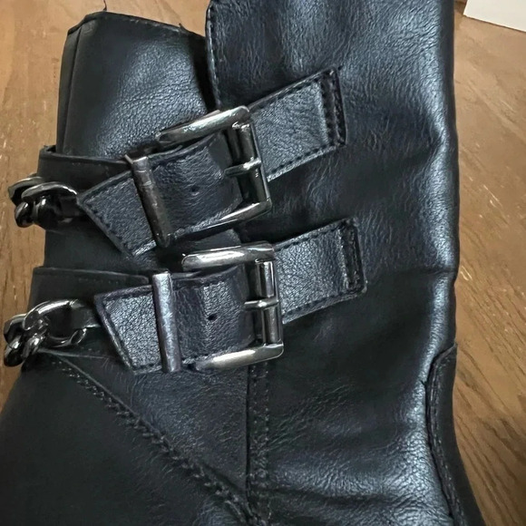 Fergalicious Wishful Moto Buckles & Chains Chunky Heel Combat boots women’s 8.5 - Picture 8 of 11